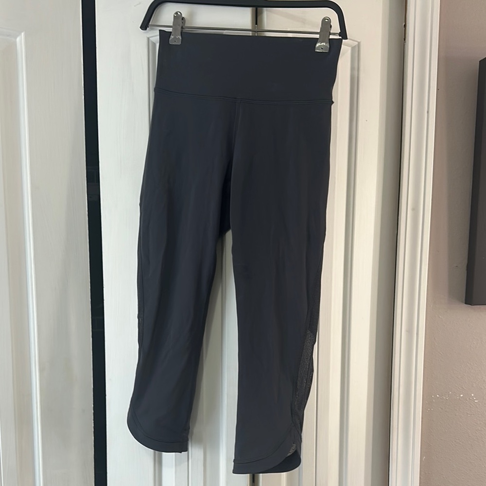 Black High-Waisted Cropped Leggings